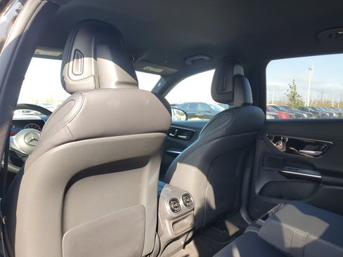 Used 2024 Mercedes-Benz GLC 300 w/ Winter Package image 15