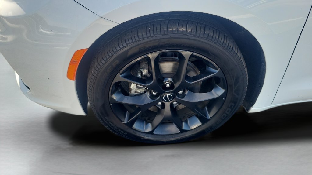 Used 2025 Chrysler Pacifica Limited FWD image 26