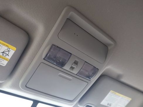 Used 2017 Nissan Frontier SV RWD image 19