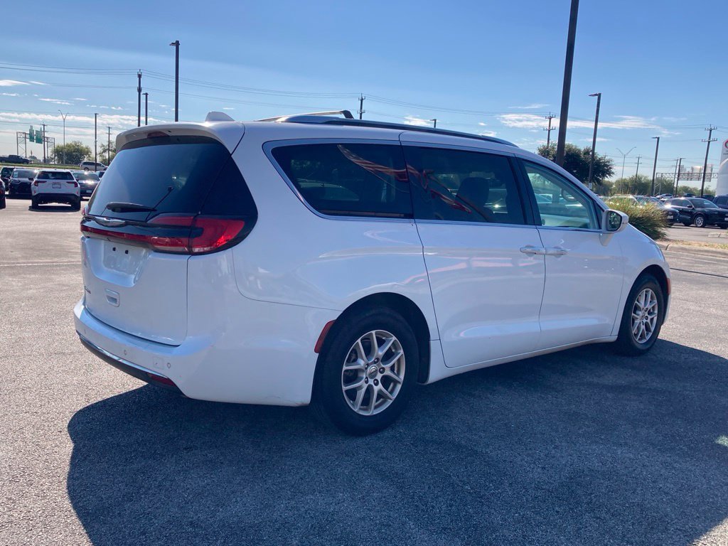 Used 2021 Chrysler Pacifica Touring-L FWD image 5