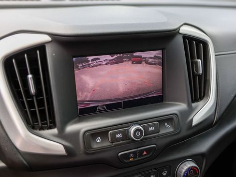 Used 2022 GMC Terrain SLE w/ Driver Convenience Package FWD image 17