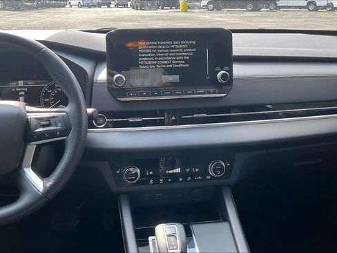 Used 2024 Mitsubishi Outlander SE AWD/4WD image 6