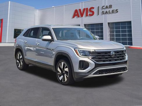 Used 2025 Volkswagen Atlas Cross Sport SE FWD image 3