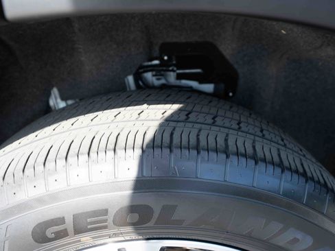 Used 2023 Nissan Rogue SV AWD/4WD image 30