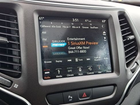 Used 2019 Jeep Cherokee Trailhawk w/ Comfort/Convenience Group AWD/4WD image 23