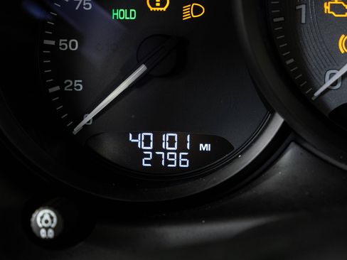 Certified 2024 Porsche Macan S AWD/4WD image 12