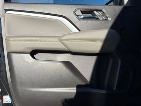 Used 2023 Chevrolet Colorado ZR2 w/ ZR2 Convenience Package III AWD/4WD image 17