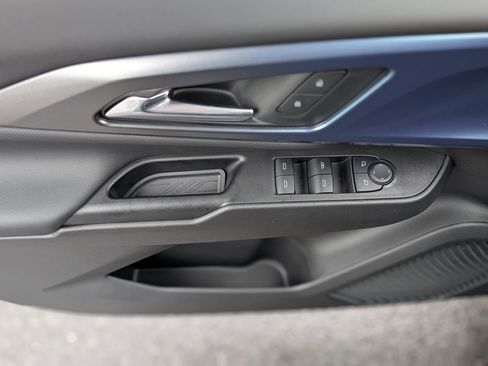 New 2025 Chevrolet Equinox EV LT image 24