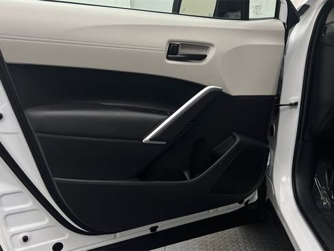 Certified 2022 Toyota Corolla Cross LE image 18