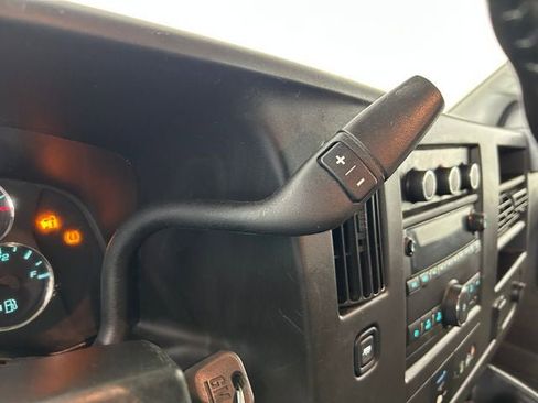 Used 2017 Chevrolet Express 2500 RWD image 20