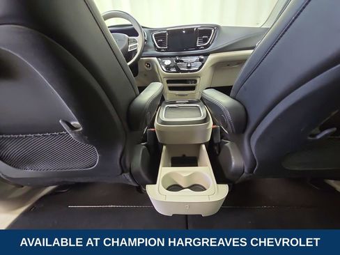 Used 2020 Chrysler Pacifica Limited w/ Tire & Wheel Group image 29