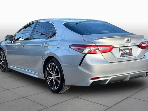 Used 2018 Toyota Camry SE FWD image 12