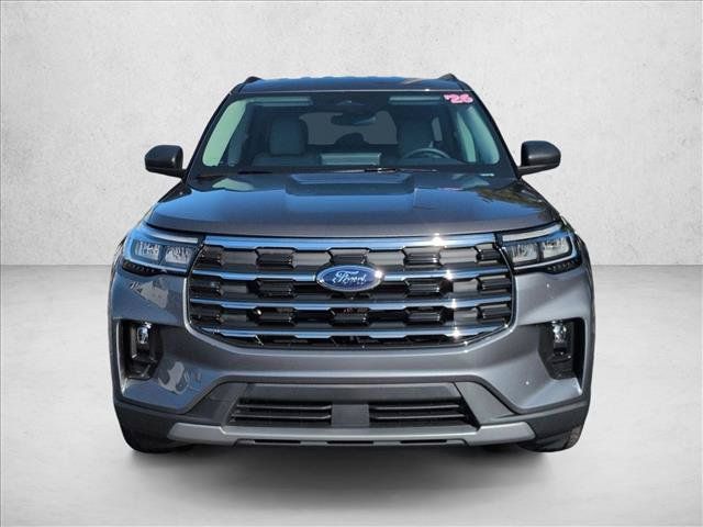 Used 2026 Ford Explorer Active w/ Active Comfort Package RWD image 3