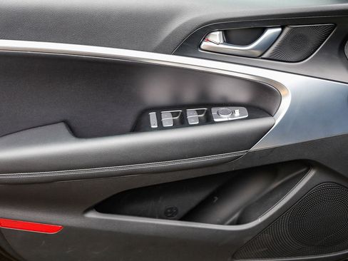 Used 2025 Genesis G70 2.5T image 20