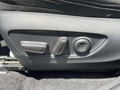 Used 2025 Toyota RAV4 XLE FWD image 19