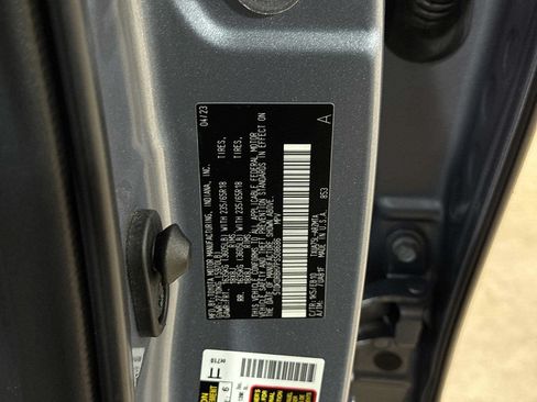 Used 2023 Toyota Highlander XLE AWD/4WD image 14