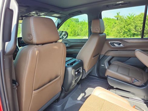 Used 2023 Chevrolet Tahoe High Country AWD/4WD image 13