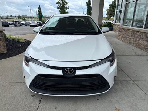 Used 2025 Toyota Corolla LE FWD image 3