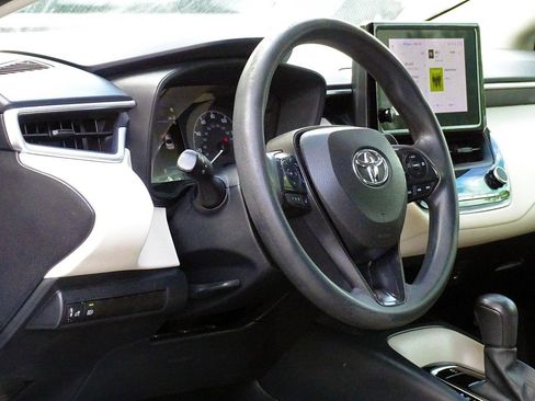 Used 2023 Toyota Corolla LE FWD image 18