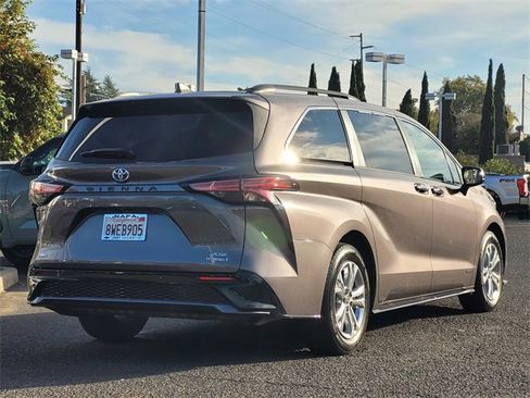 Certified 2021 Toyota Sienna XSE image 6