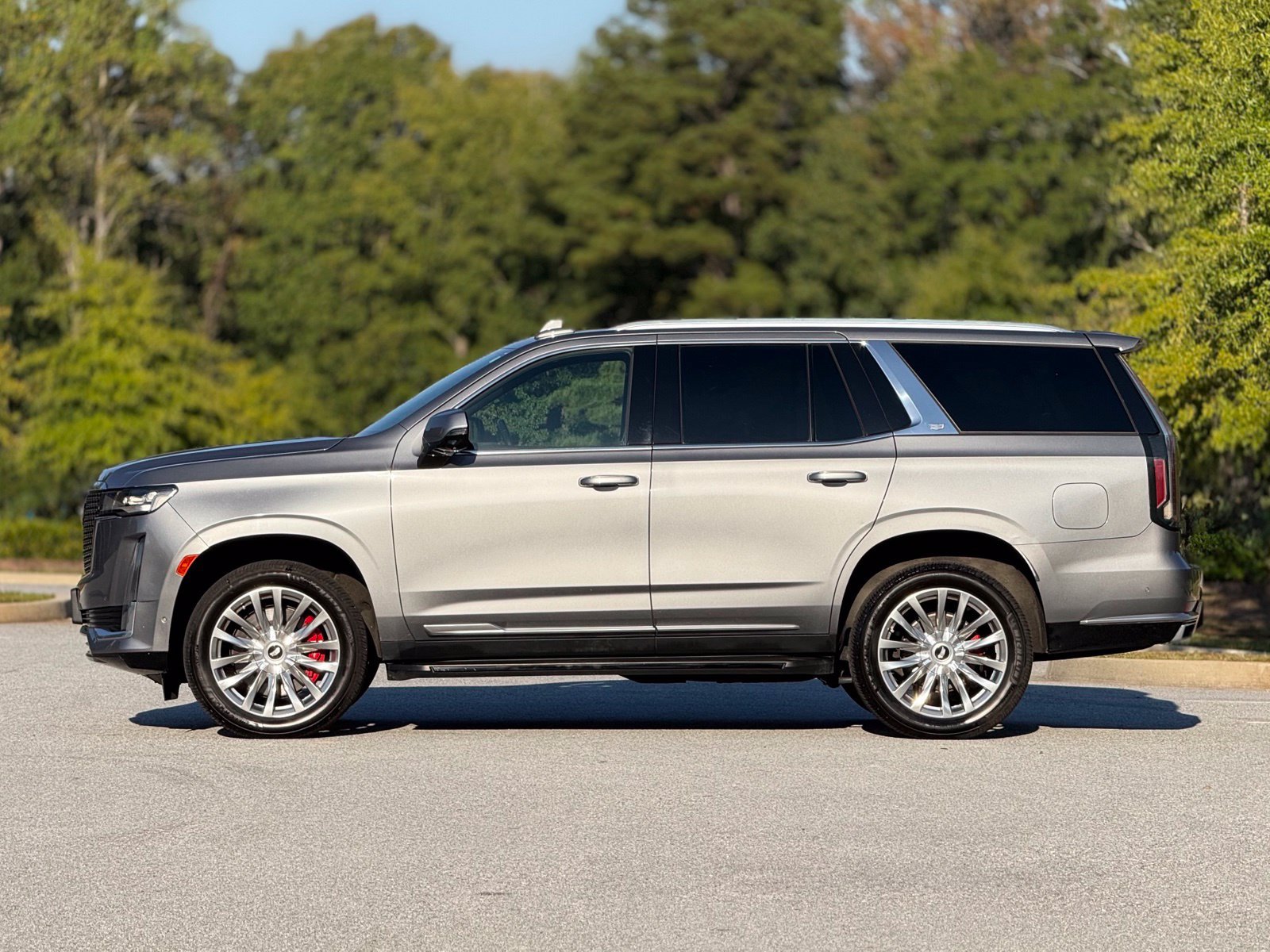Used 2022 Cadillac Escalade Premium Luxury AWD/4WD image 9