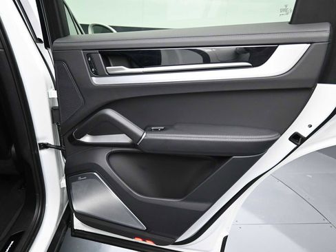 New 2025 Porsche Cayenne E-Hybrid image 25