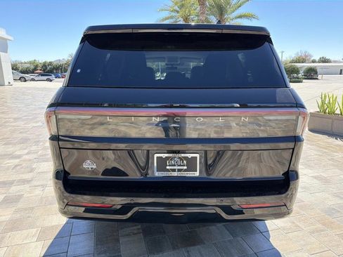 New 2026 Lincoln Navigator L Premier image 3