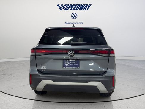 Certified 2025 Volkswagen Tiguan SE FWD image 7
