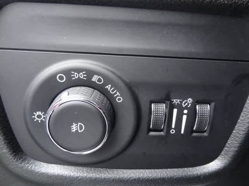 Used 2023 Jeep Grand Cherokee Limited image 9