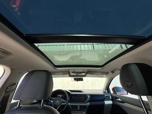 Certified 2022 Volkswagen Taos SE image 8