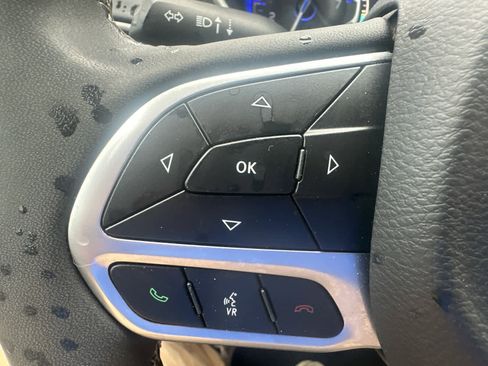 Used 2024 Chrysler Pacifica Touring-L image 29