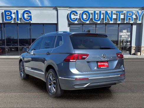 Used 2022 Volkswagen Tiguan SE image 2