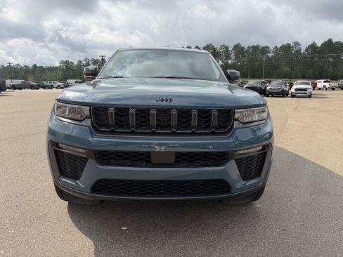 New 2026 Jeep Grand Cherokee L Limited w/ Limited Altitude Package RWD image 2