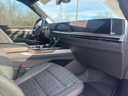 Used 2025 Cadillac Escalade Sport Platinum w/ LPO, Floor Liner Package image 56