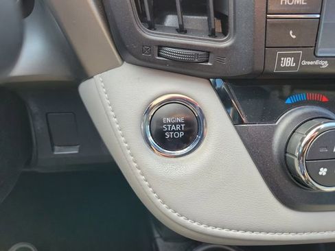 Used 2017 Toyota RAV4 Platinum image 31