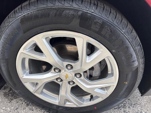 Used 2021 Chevrolet Equinox Premier FWD image 2