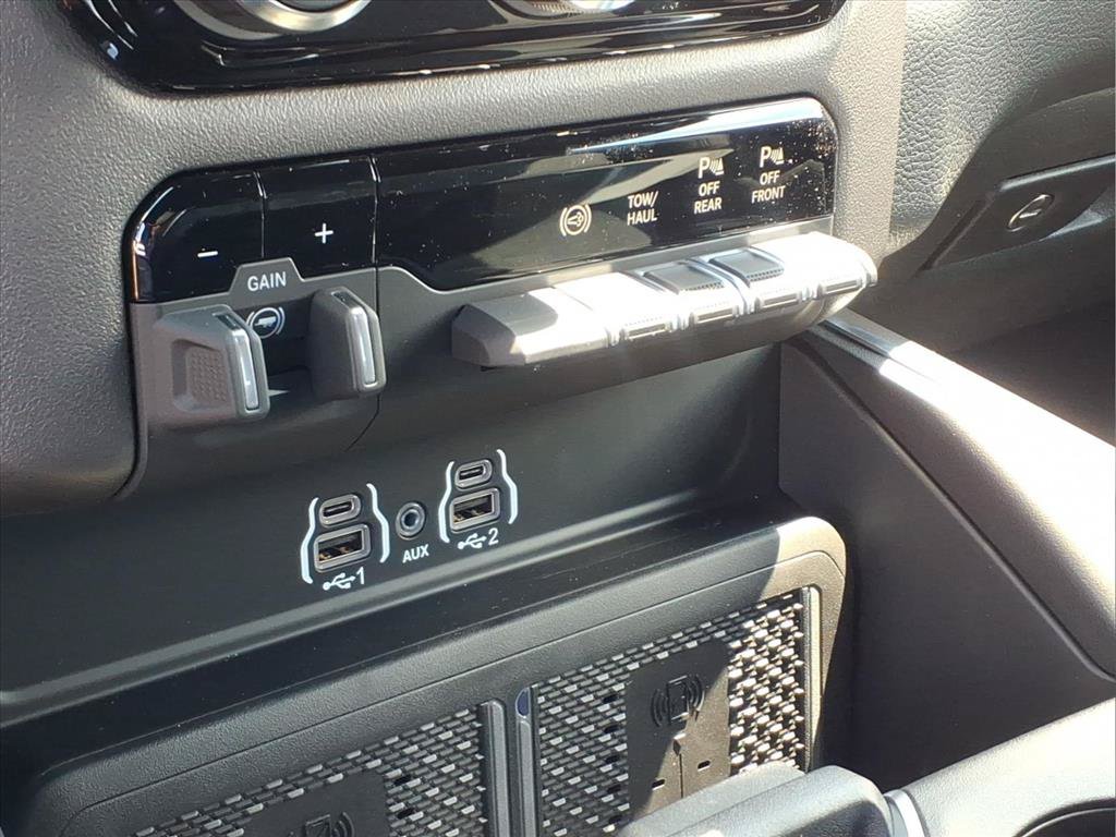 New 2026 RAM 2500 Big Horn AWD/4WD image 7
