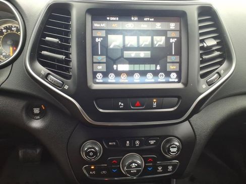 Used 2021 Jeep Cherokee Latitude Lux w/ Comfort/Convenience Group AWD/4WD image 17