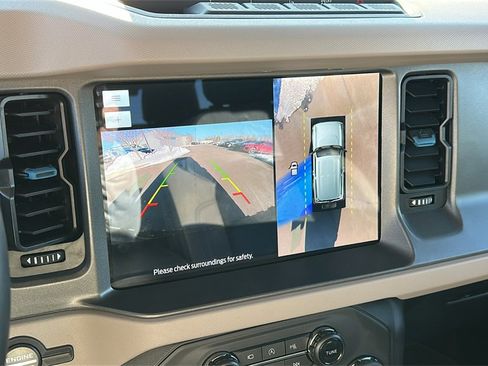 Used 2024 Ford Bronco Wildtrak image 17