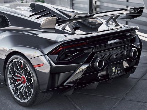 Used 2023 Lamborghini Huracan STO image 17