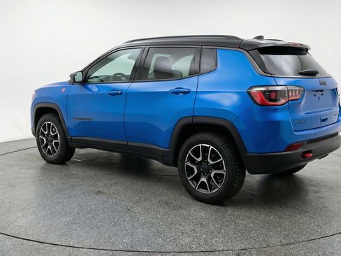 Used 2025 Jeep Compass Trailhawk AWD/4WD image 6