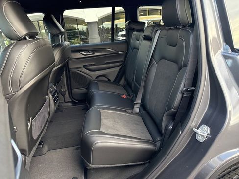 New 2025 Jeep Grand Cherokee Altitude image 17