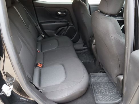 Used 2023 Jeep Renegade Latitude AWD/4WD image 16