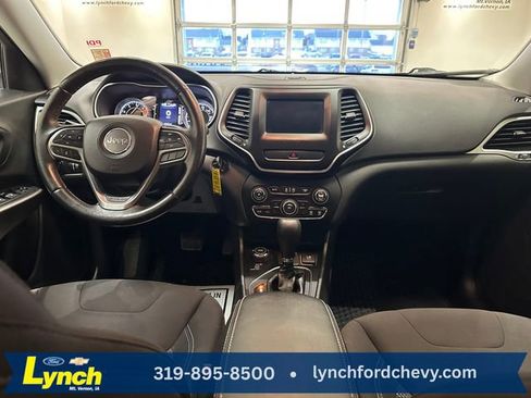 Used 2019 Jeep Cherokee Latitude w/ Cold Weather Group image 7