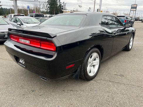 Used 2012 Dodge Challenger R/T image 4