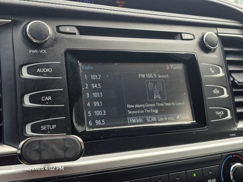 Used 2019 Toyota Highlander LE AWD/4WD image 21