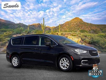 Used 2023 Chrysler Pacifica Touring-L