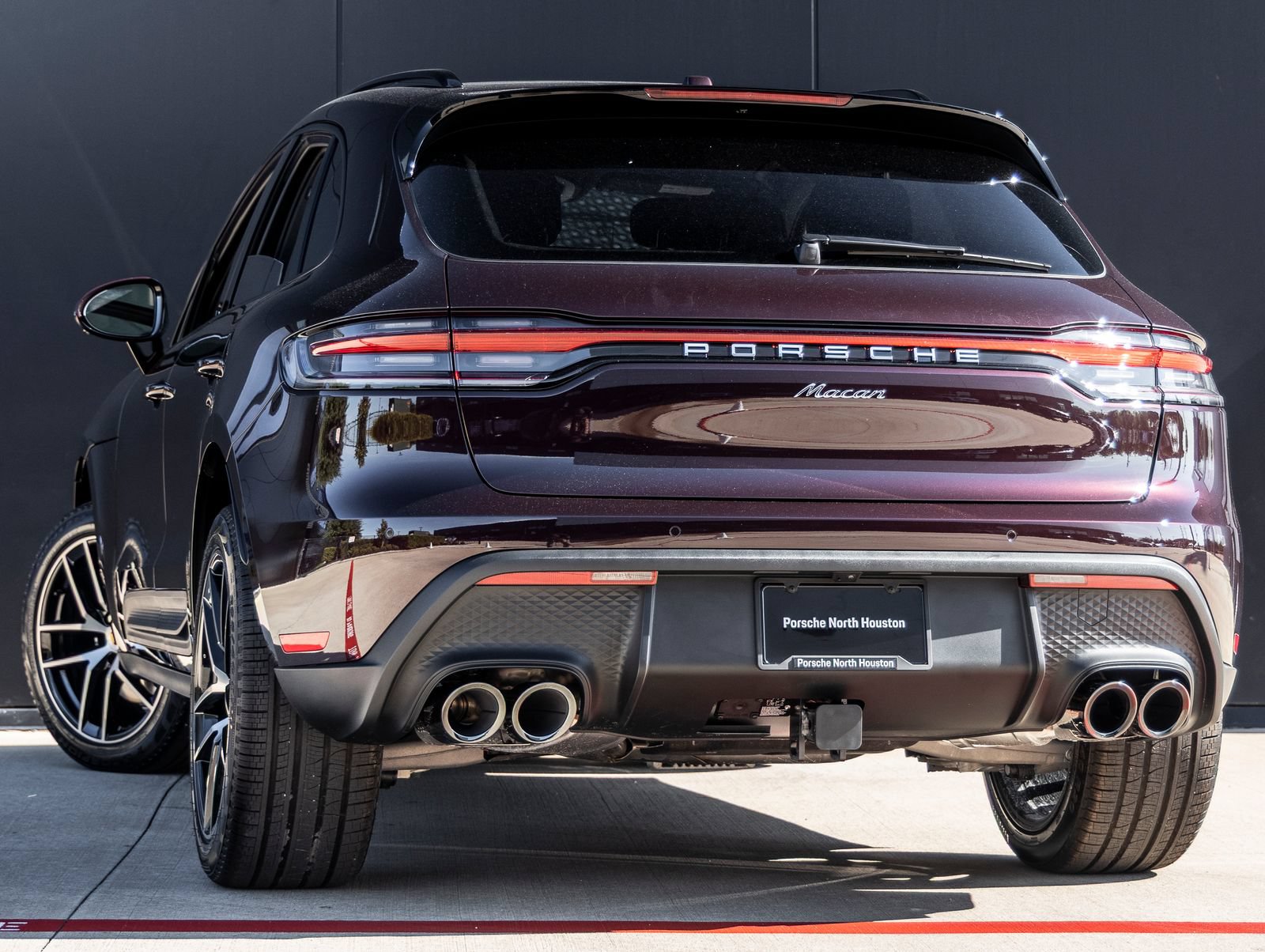 Certified 2026 Porsche Macan AWD/4WD image 3