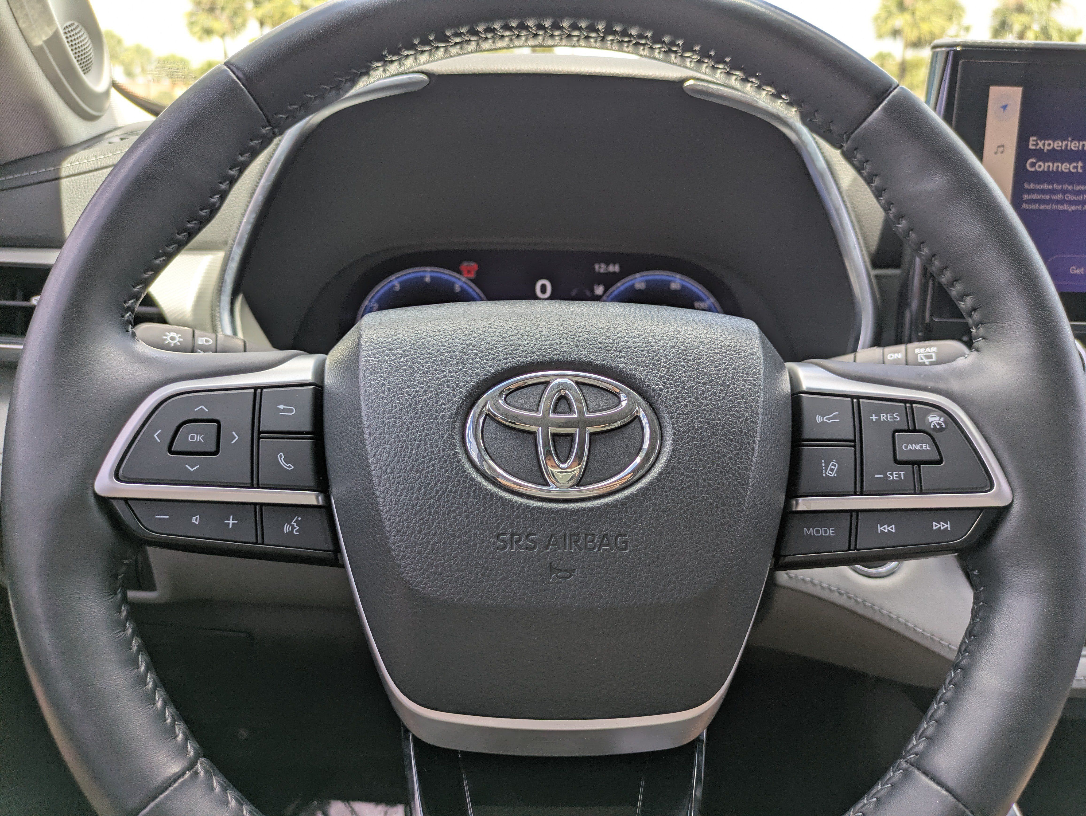 Used 2023 Toyota Highlander Platinum FWD image 24