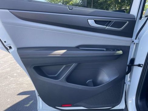 Certified 2026 Volkswagen Atlas Peak Edition AWD/4WD image 11